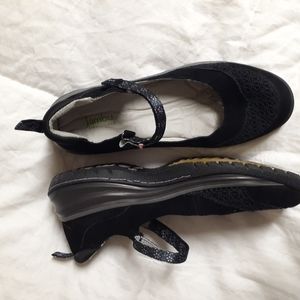 New Black Closed-toed sandals